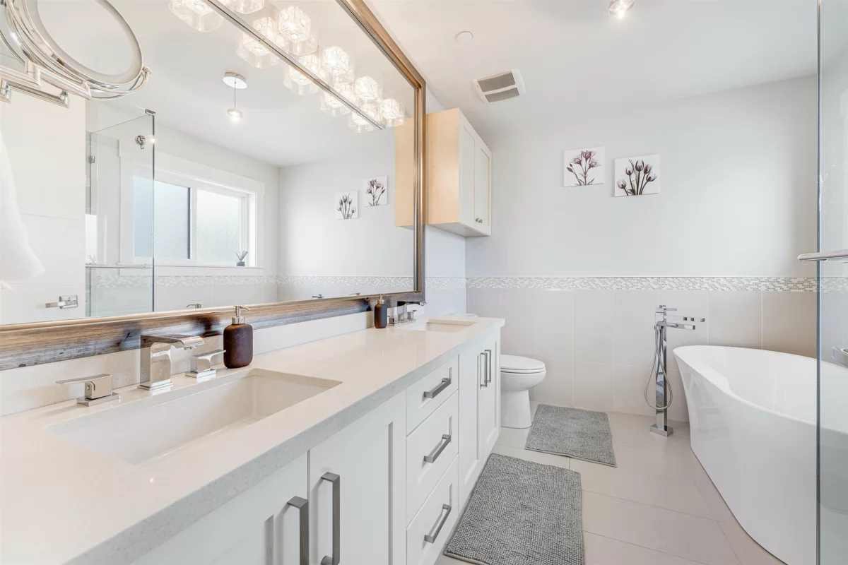 Powder Room Photo of 7380 Ontario Street, Vancouver, BC