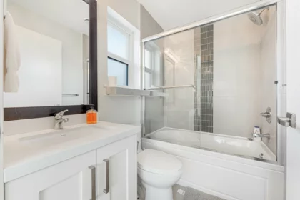 Primary Bathroom Photo of 7380 Ontario Street, Vancouver, BC