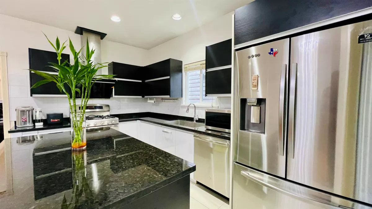 Kitchen Island Photo of 2813 W 21st Avenue, Vancouver, BC