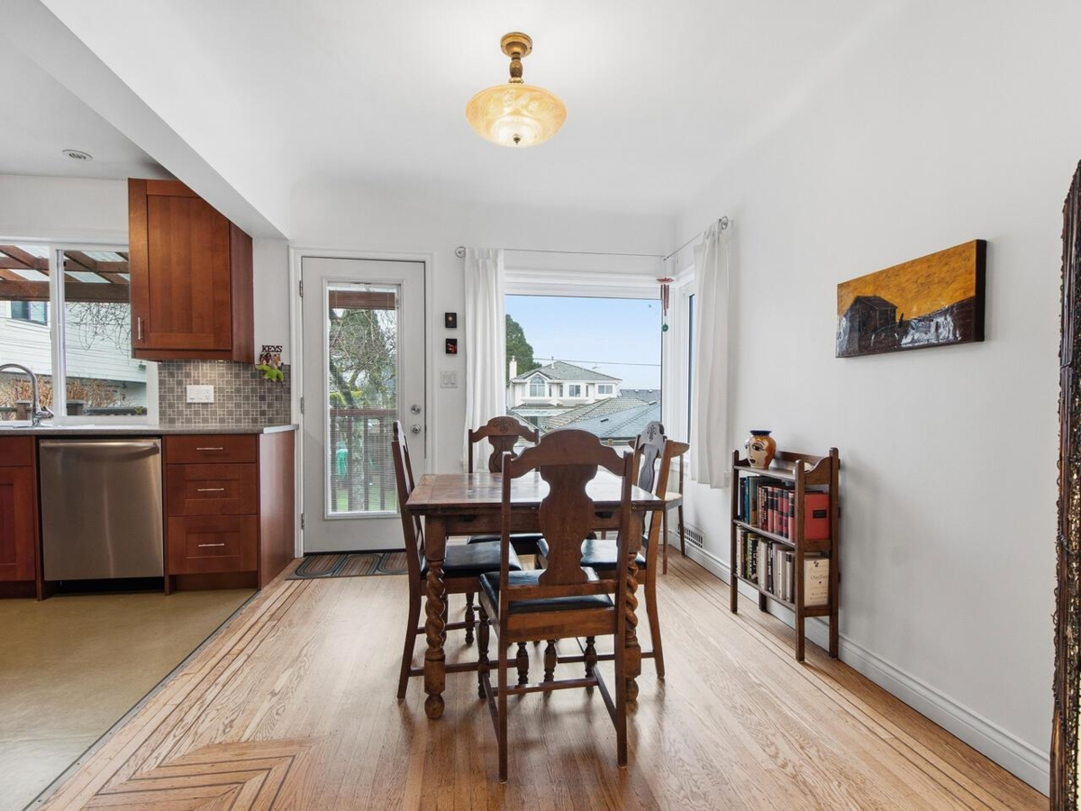 Dining Area Photo of 3039 Grant Street, Vancouver, BC