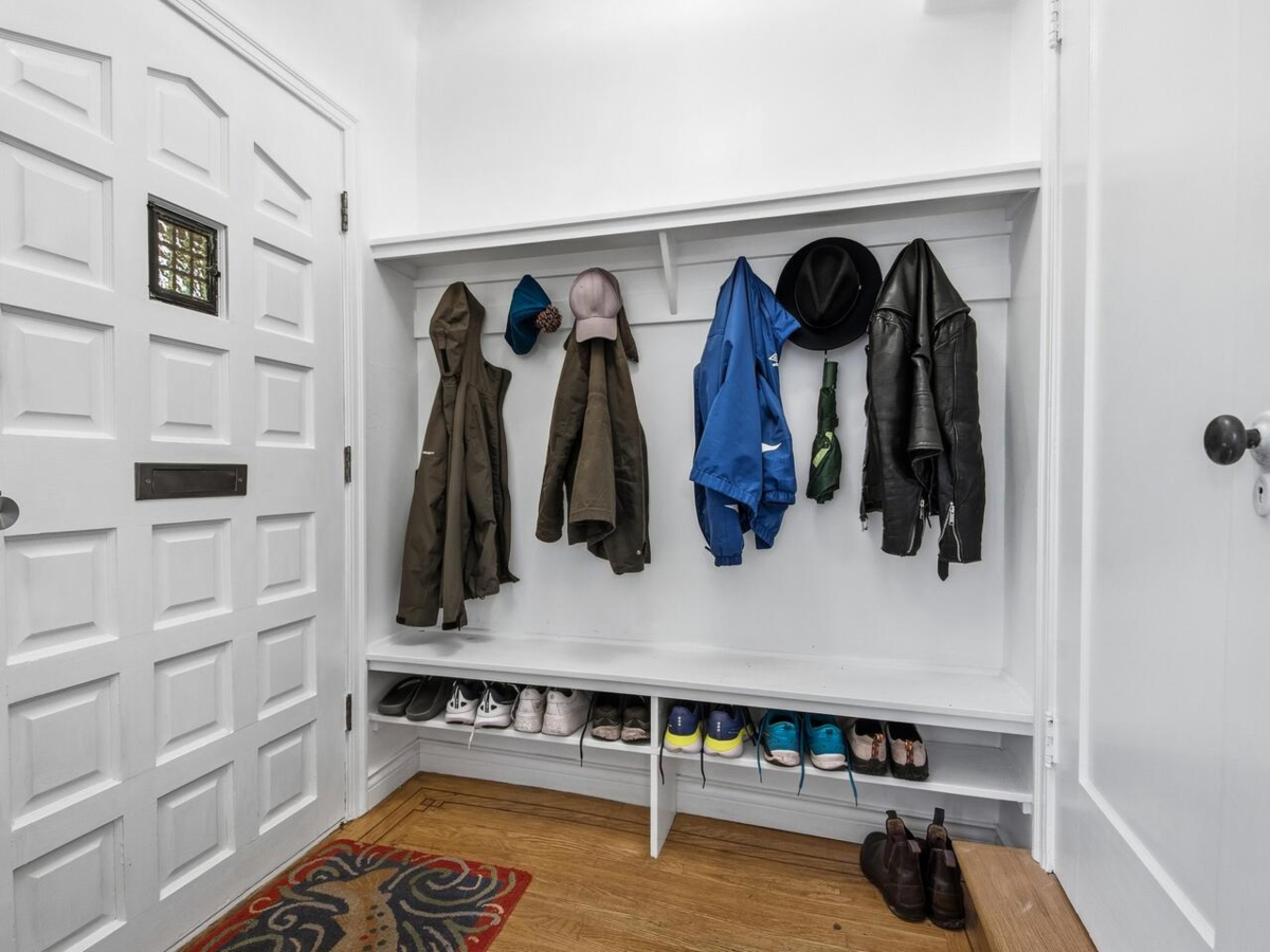 Powder Room Photo of 3039 Grant Street, Vancouver, BC