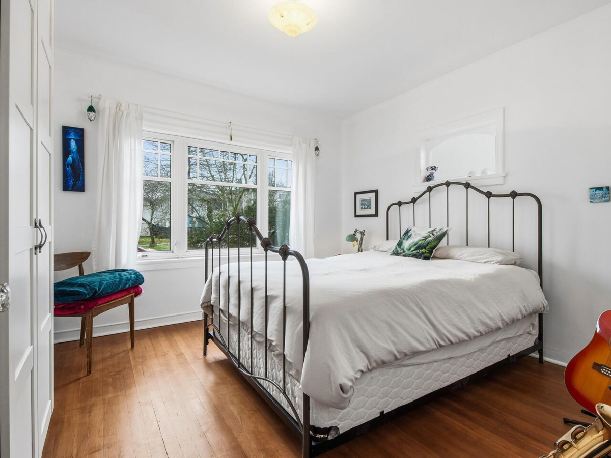 Primary Bathroom Photo of 3039 Grant Street, Vancouver, BC