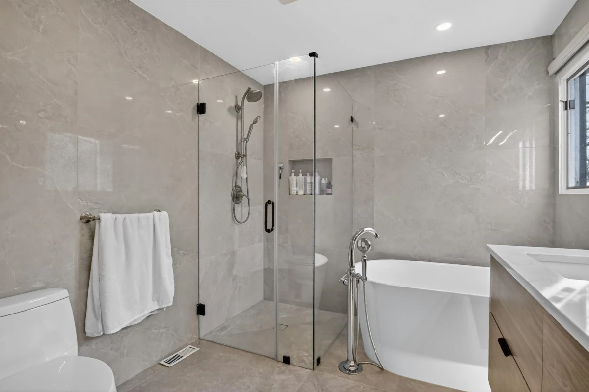 Hallway Photo of 5551 Floyd Avenue, Richmond, BC