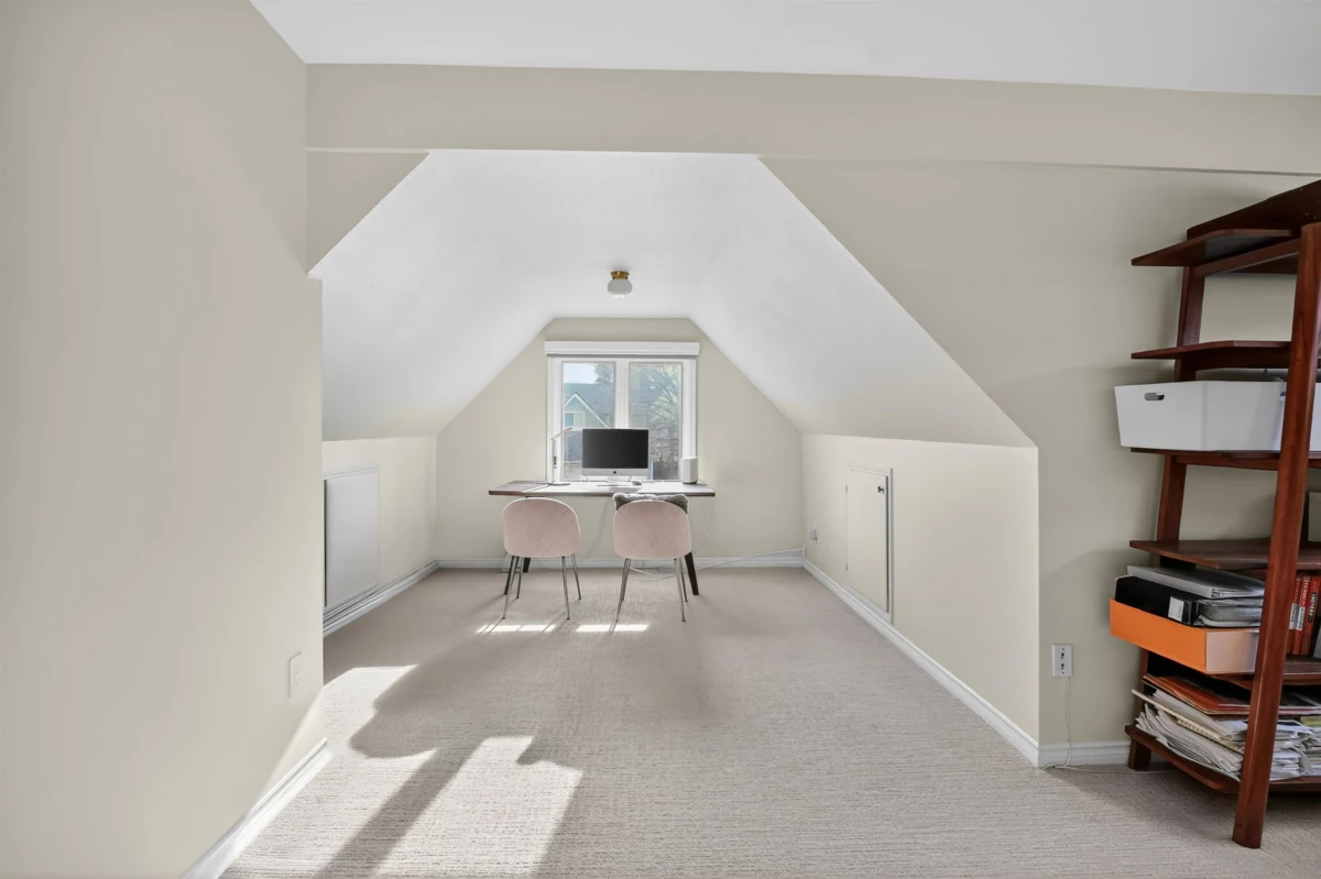 Swimming Pool Photo of 5551 Floyd Avenue, Richmond, BC