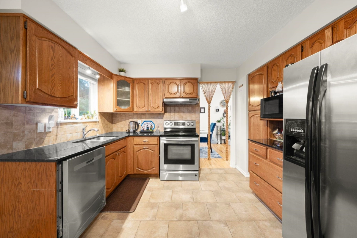 Breakfast Nook Photo of 2622 Shaftsbury Avenue, Port Coquitlam, BC