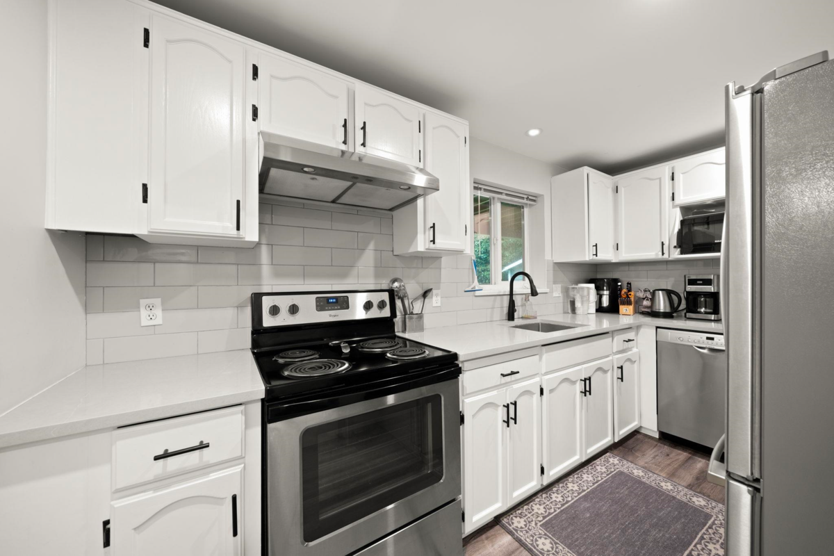 Mudroom Photo of 2622 Shaftsbury Avenue, Port Coquitlam, BC