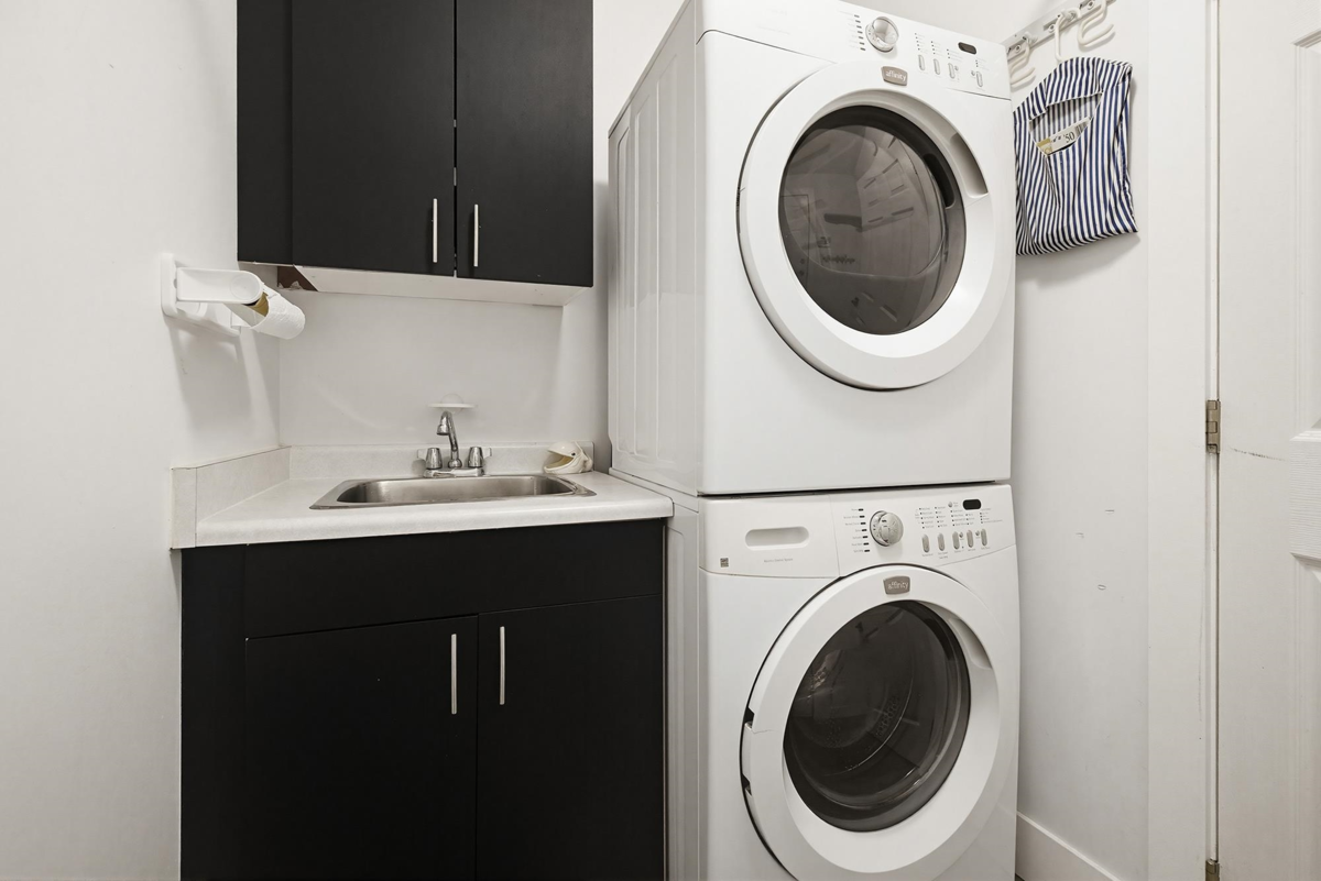 Entry Foyer Photo of 33275 Cherry Avenue, Mission, BC