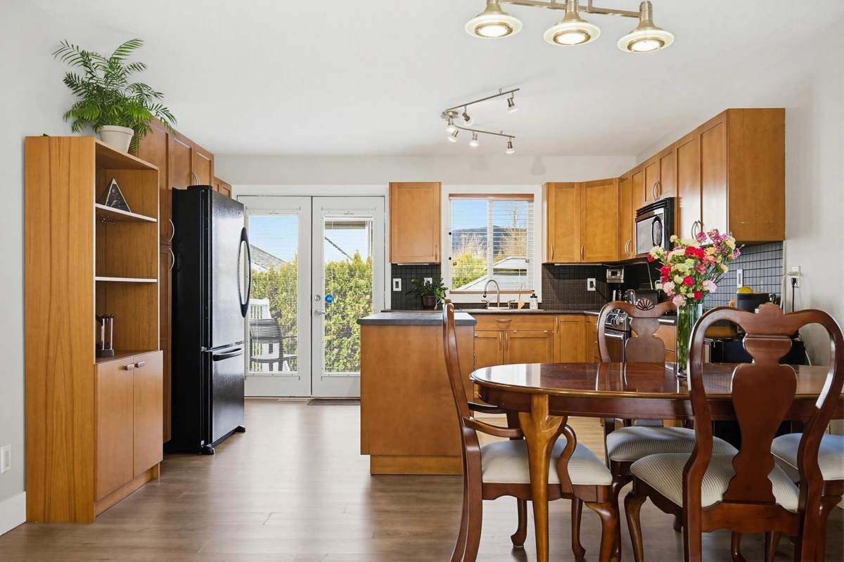 Living Room Photo of 33275 Cherry Avenue, Mission, BC