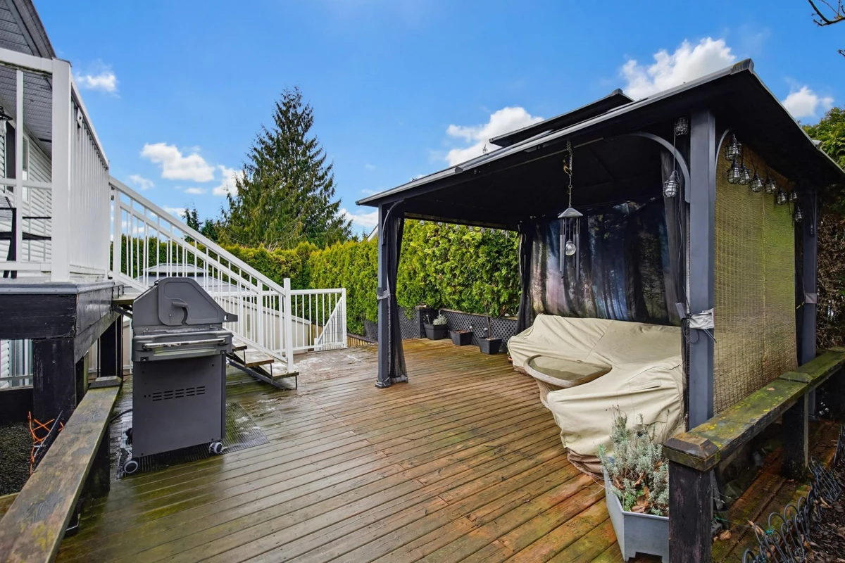 Outdoor Deck Photo of 33275 Cherry Avenue, Mission, BC