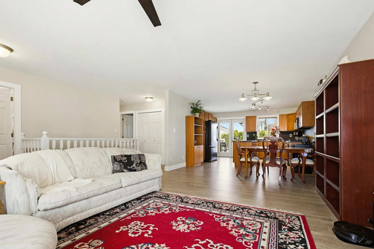 Primary Bathroom Photo of 33275 Cherry Avenue, Mission, BC