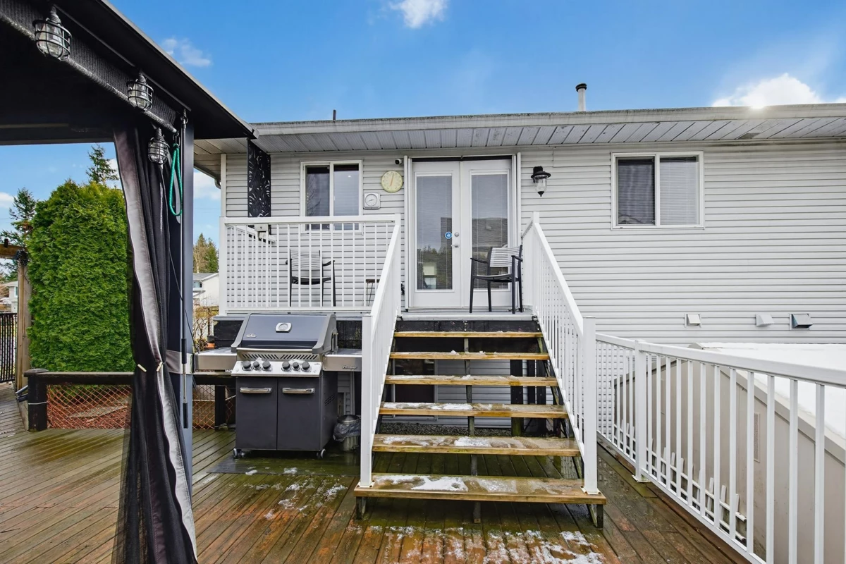 Swimming Pool Photo of 33275 Cherry Avenue, Mission, BC