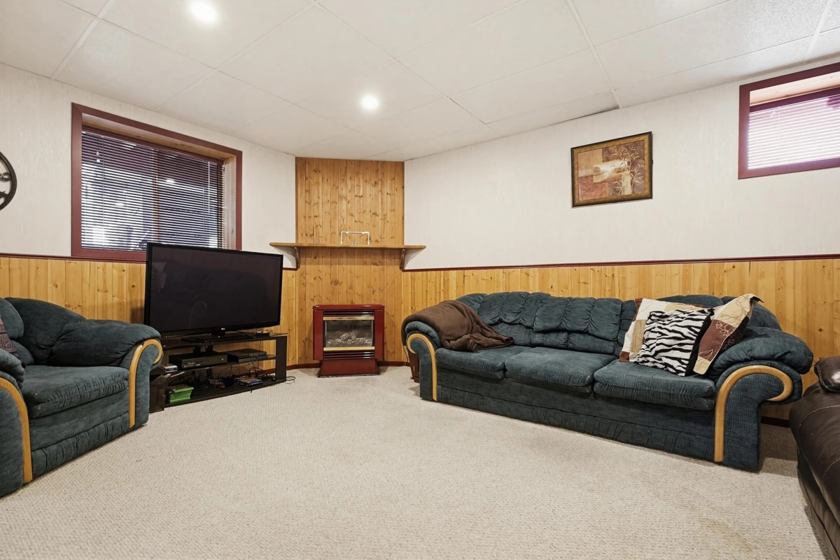 Walk-In Closet Photo of 33275 Cherry Avenue, Mission, BC