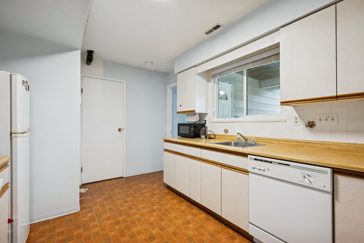 Mudroom Photo of 4811 Lancelot Drive, Richmond, BC