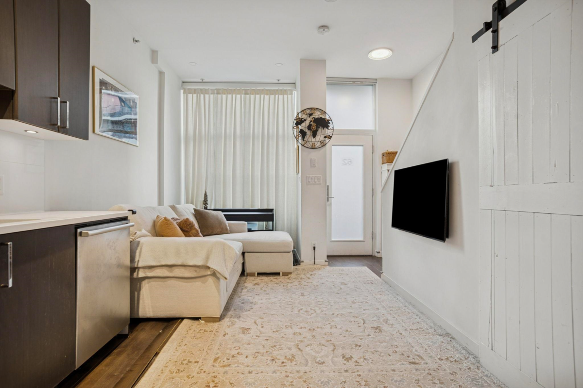 Living Room Photo of 62 W 1st Avenue, Vancouver, BC