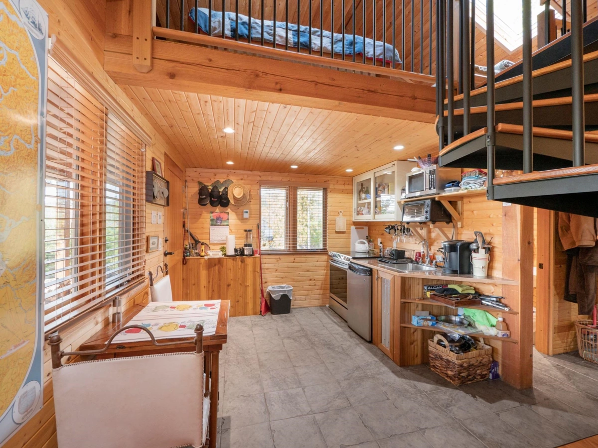 Breakfast Nook Photo of 9305 Stephens Way, Halfmoon Bay, BC