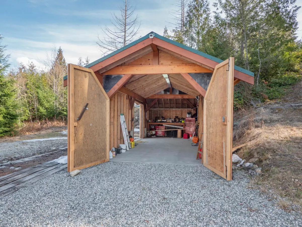 Hallway Photo of 9305 Stephens Way, Halfmoon Bay, BC