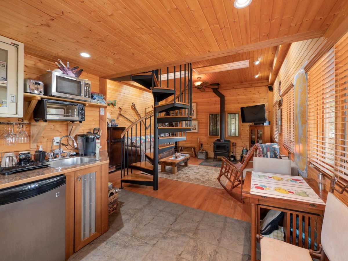 Kitchen Photo of 9305 Stephens Way, Halfmoon Bay, BC