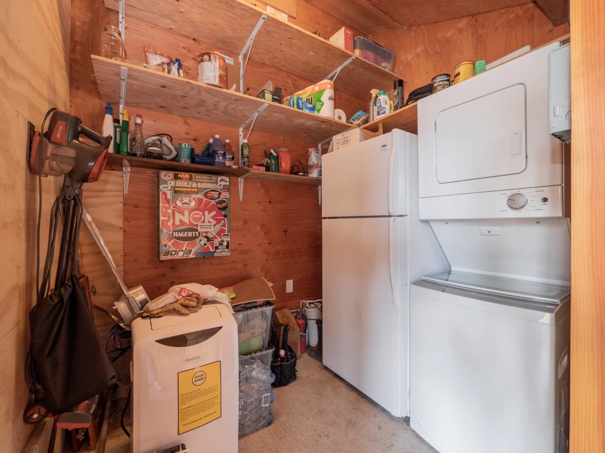 Laundry Room Photo of 9305 Stephens Way, Halfmoon Bay, BC