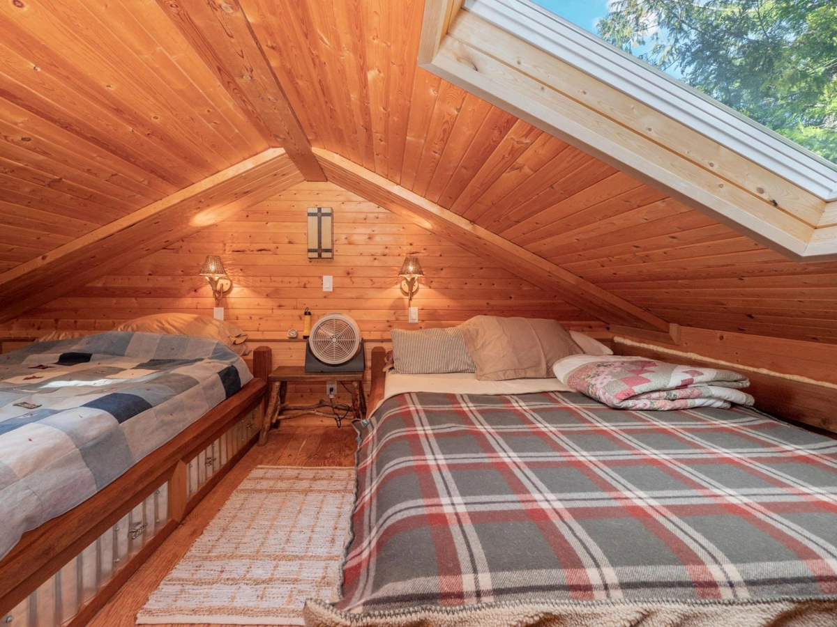 Walk-In Closet Photo of 9305 Stephens Way, Halfmoon Bay, BC