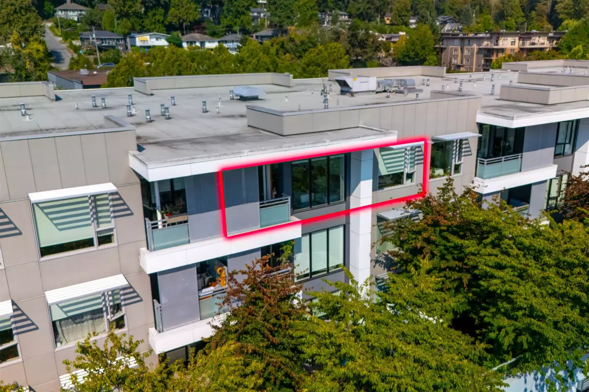 Entry Foyer Photo of 404 1061 Marine Drive, North Vancouver, BC