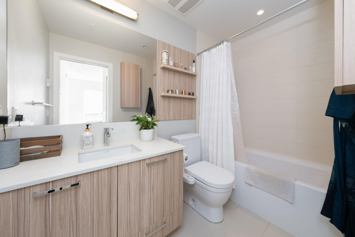 Guest Bathroom Photo of 404 1061 Marine Drive, North Vancouver, BC