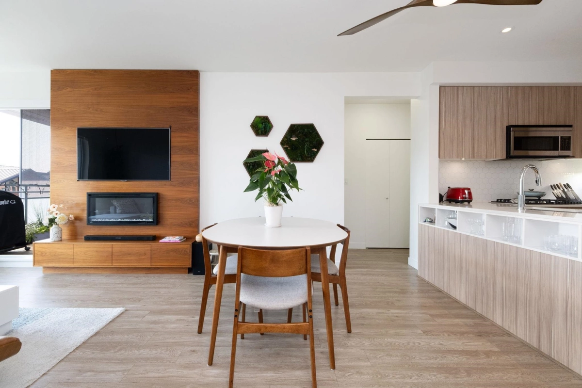 Kitchen Island Photo of 404 1061 Marine Drive, North Vancouver, BC