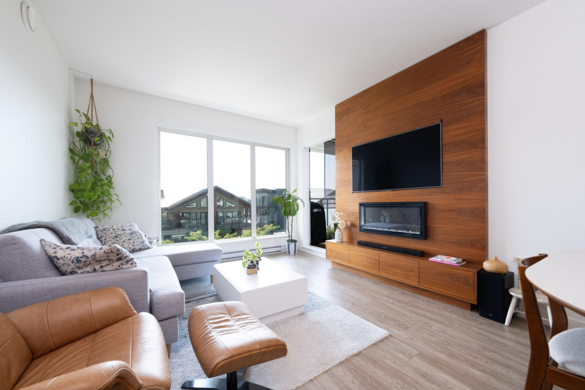 Kitchen Photo of 404 1061 Marine Drive, North Vancouver, BC