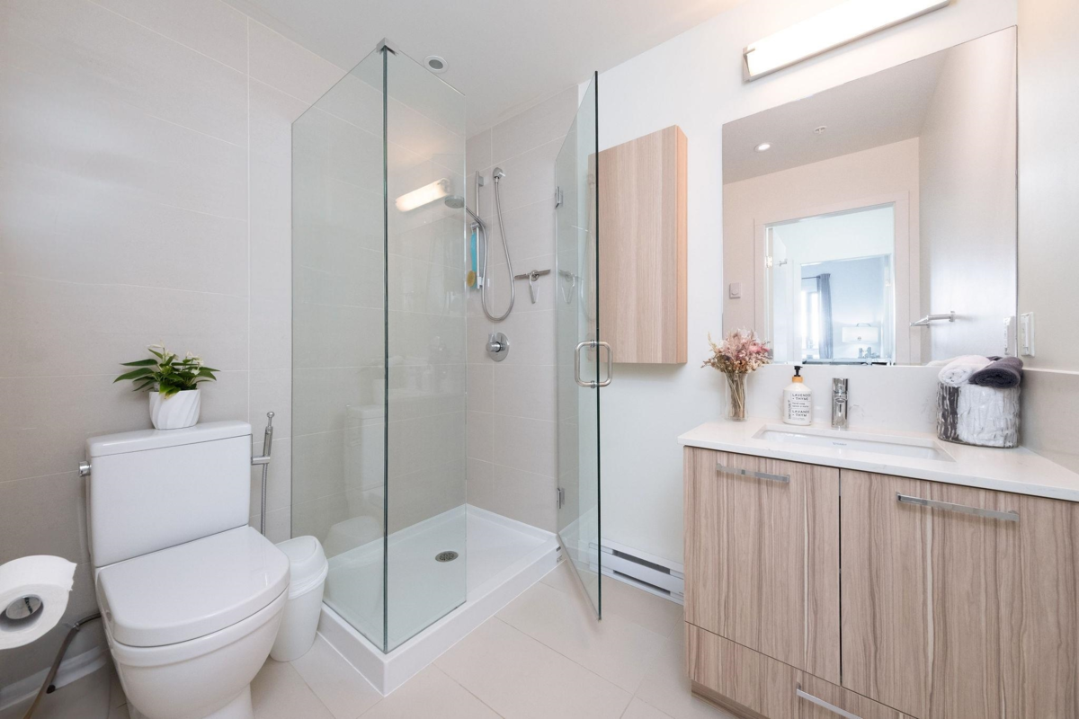 Loft / Bonus Room Photo of 404 1061 Marine Drive, North Vancouver, BC