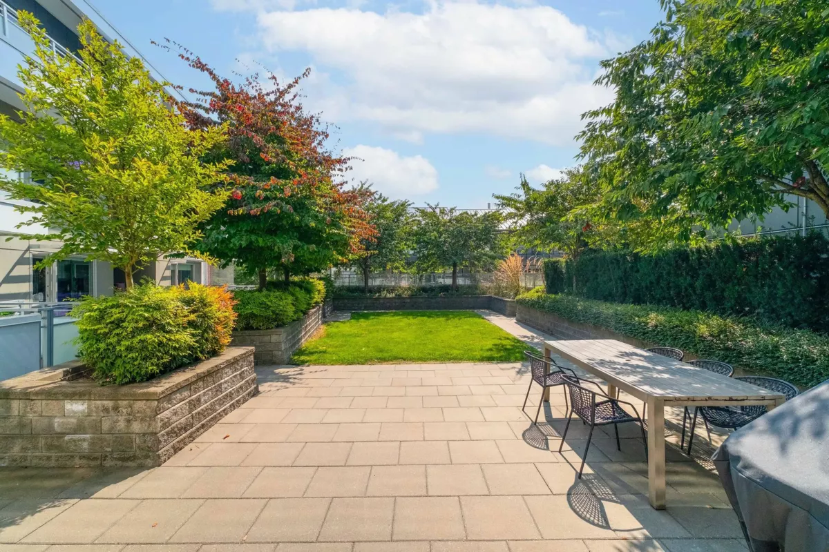 Outdoor Kitchen Photo of 404 1061 Marine Drive, North Vancouver, BC