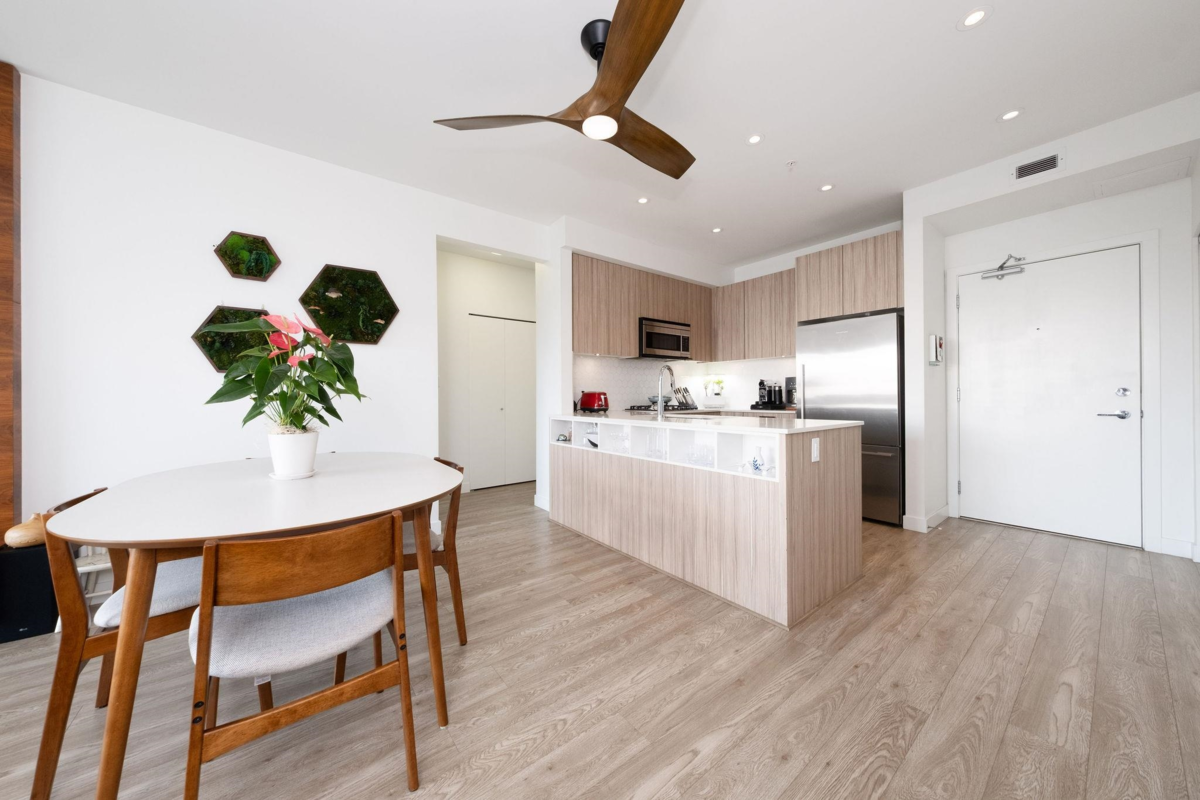 Primary Bathroom Photo of 404 1061 Marine Drive, North Vancouver, BC