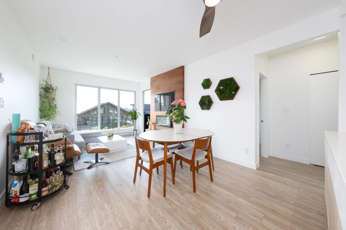 Primary Bedroom Photo of 404 1061 Marine Drive, North Vancouver, BC