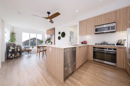 404 1061 Marine Drive, North Vancouver, BC