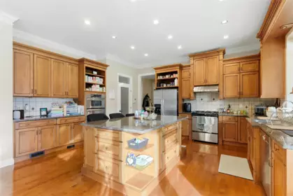 Kitchen Photo of 20326 74b Avenue, Surrey, BC