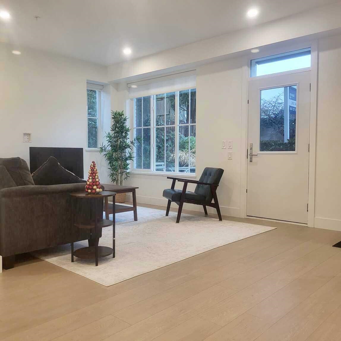 Family Room Photo of 922 W 49th Avenue, Vancouver, BC