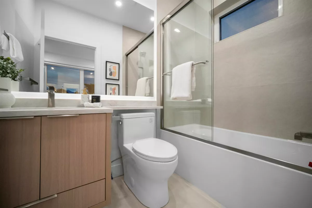 Basement Recreation Room Photo of 2 3623 Triumph Street, Vancouver, BC