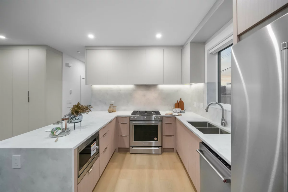 Breakfast Nook Photo of 2 3623 Triumph Street, Vancouver, BC