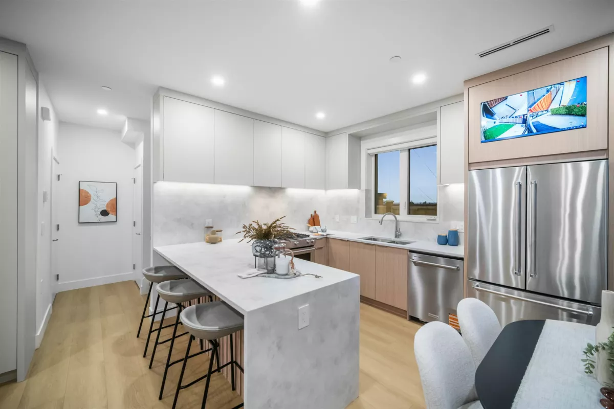 Kitchen Photo of 2 3623 Triumph Street, Vancouver, BC