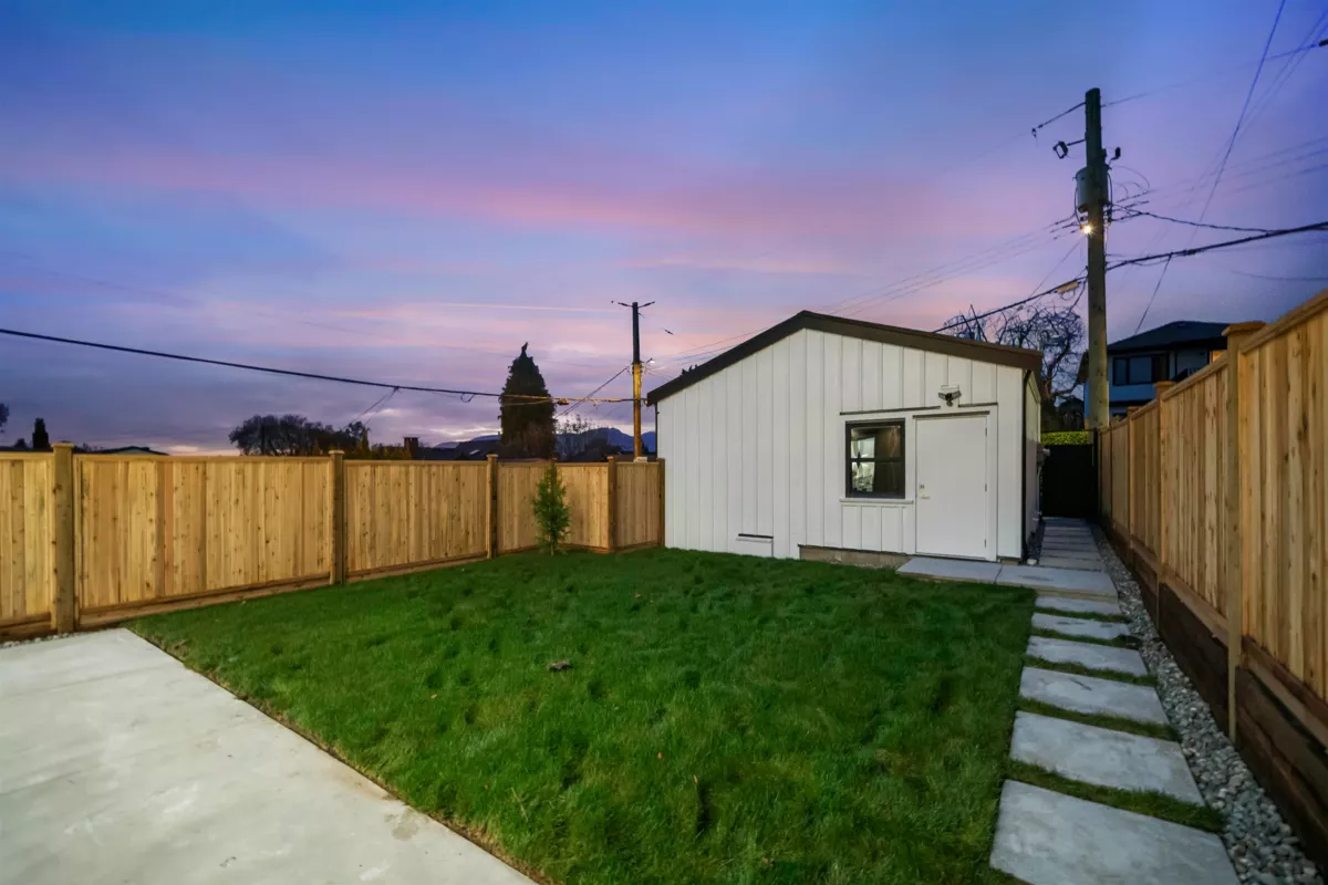 Staircase Photo of 2 3623 Triumph Street, Vancouver, BC