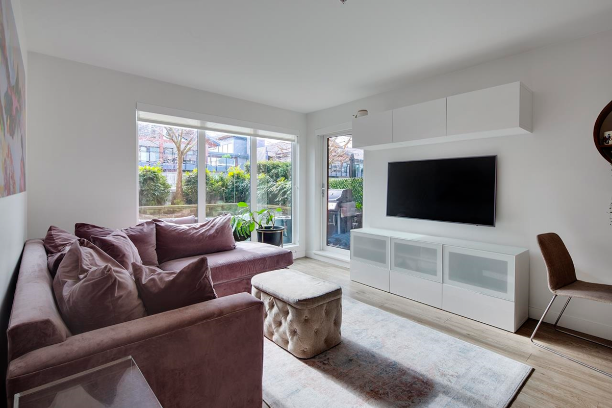 Dining Area Photo of 206 1061 Marine Drive, North Vancouver, BC