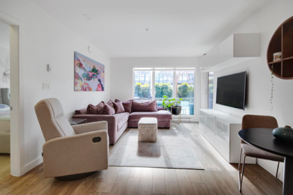 206 1061 Marine Drive, North Vancouver, BC