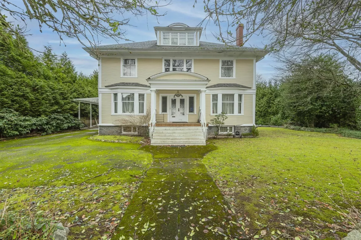Kitchen Island Photo of 1453 Laurier Avenue, Vancouver, BC