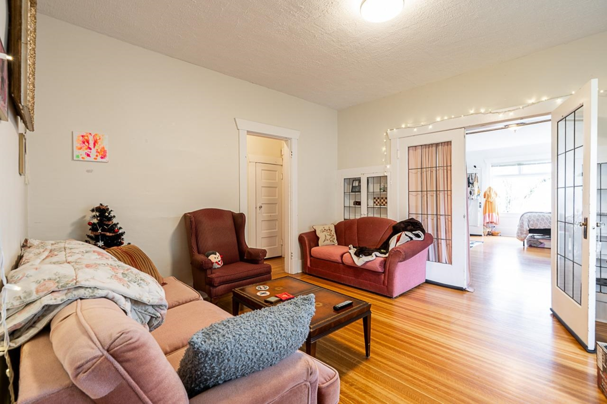 Breakfast Nook Photo of 4534 W 5th Avenue, Vancouver, BC