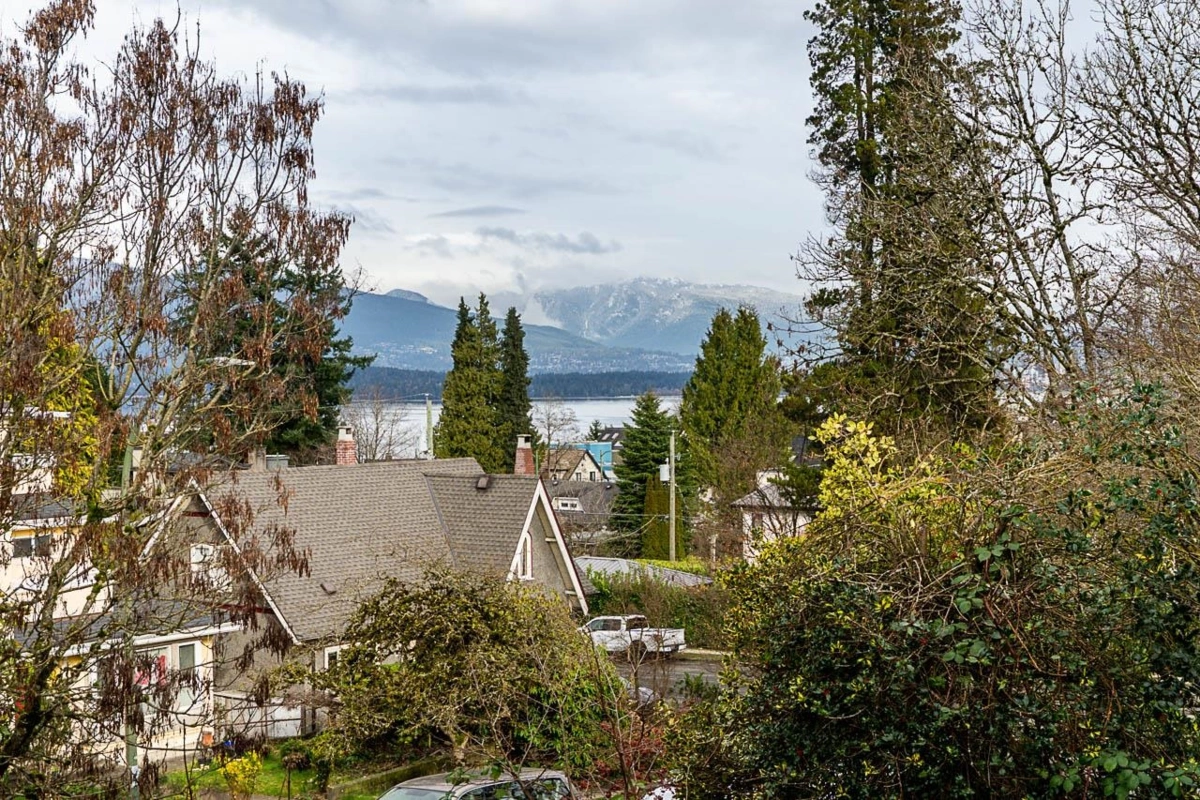 Dining Area Photo of 4534 W 5th Avenue, Vancouver, BC