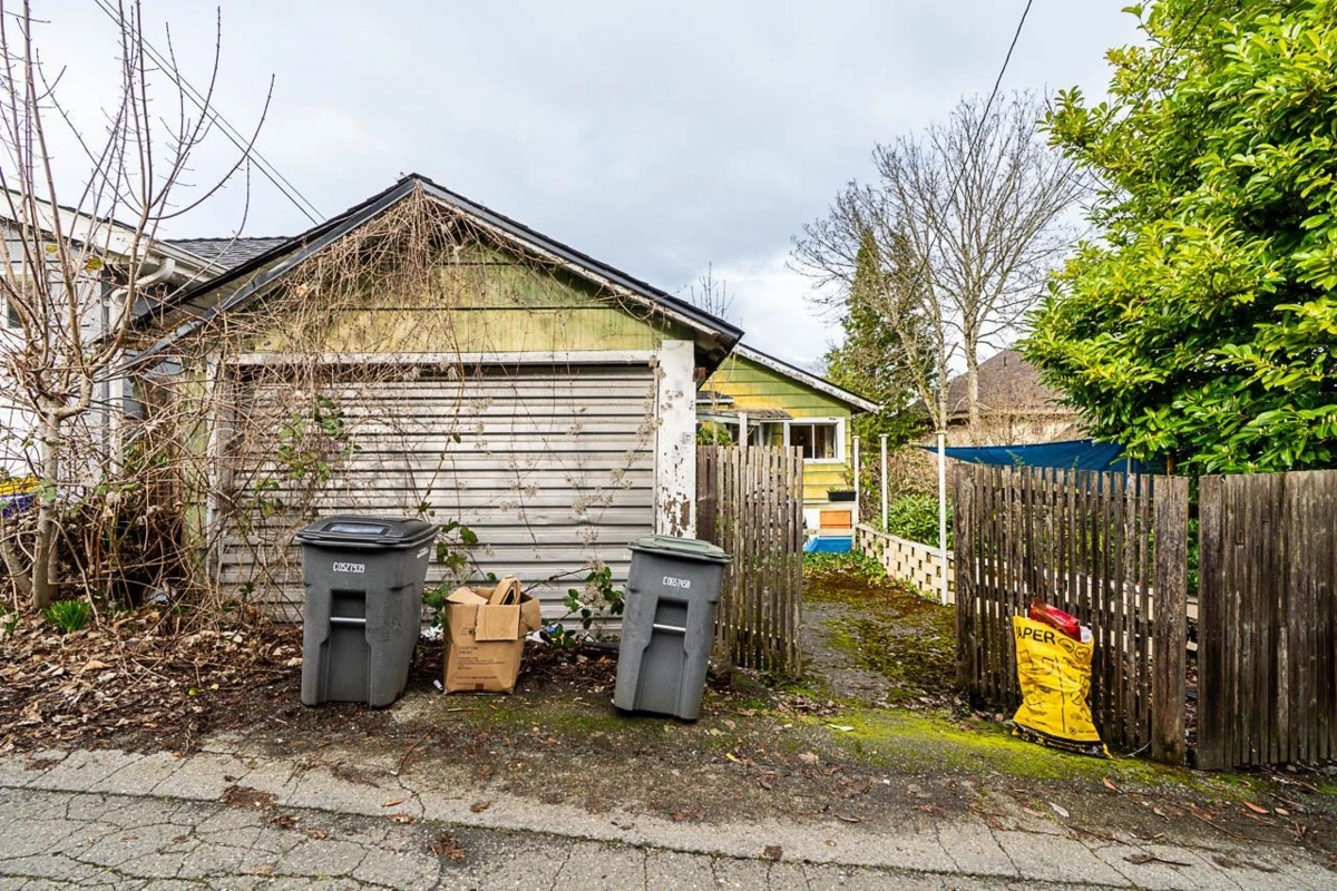 Front Yard Photo of 4534 W 5th Avenue, Vancouver, BC