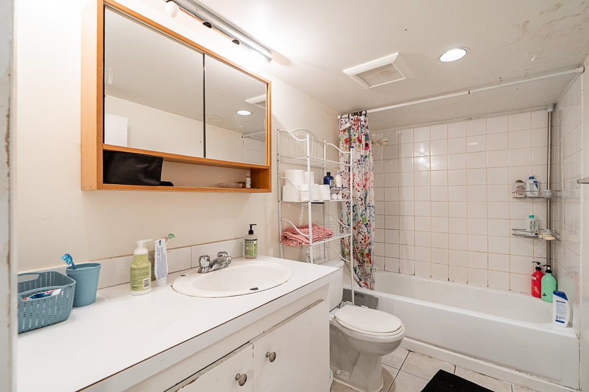 Hallway Photo of 4534 W 5th Avenue, Vancouver, BC