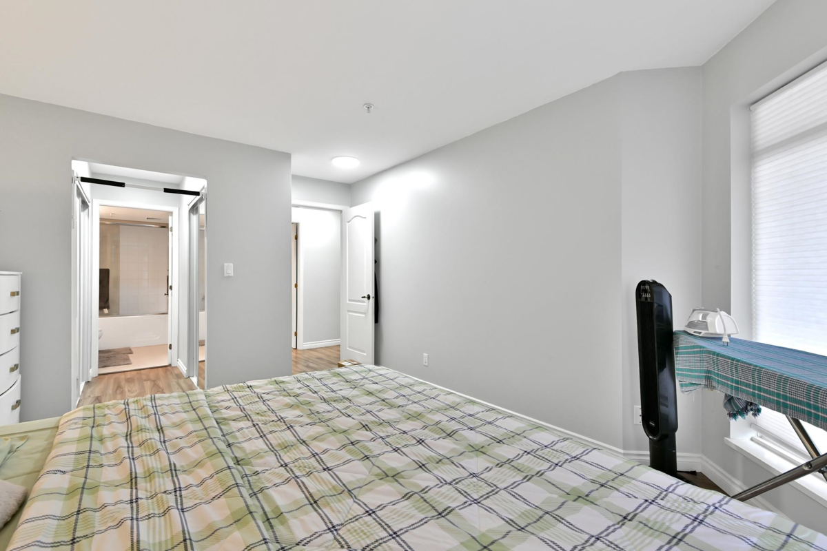 Kitchen Photo of 306 32075 George Ferguson Way, Abbotsford, BC