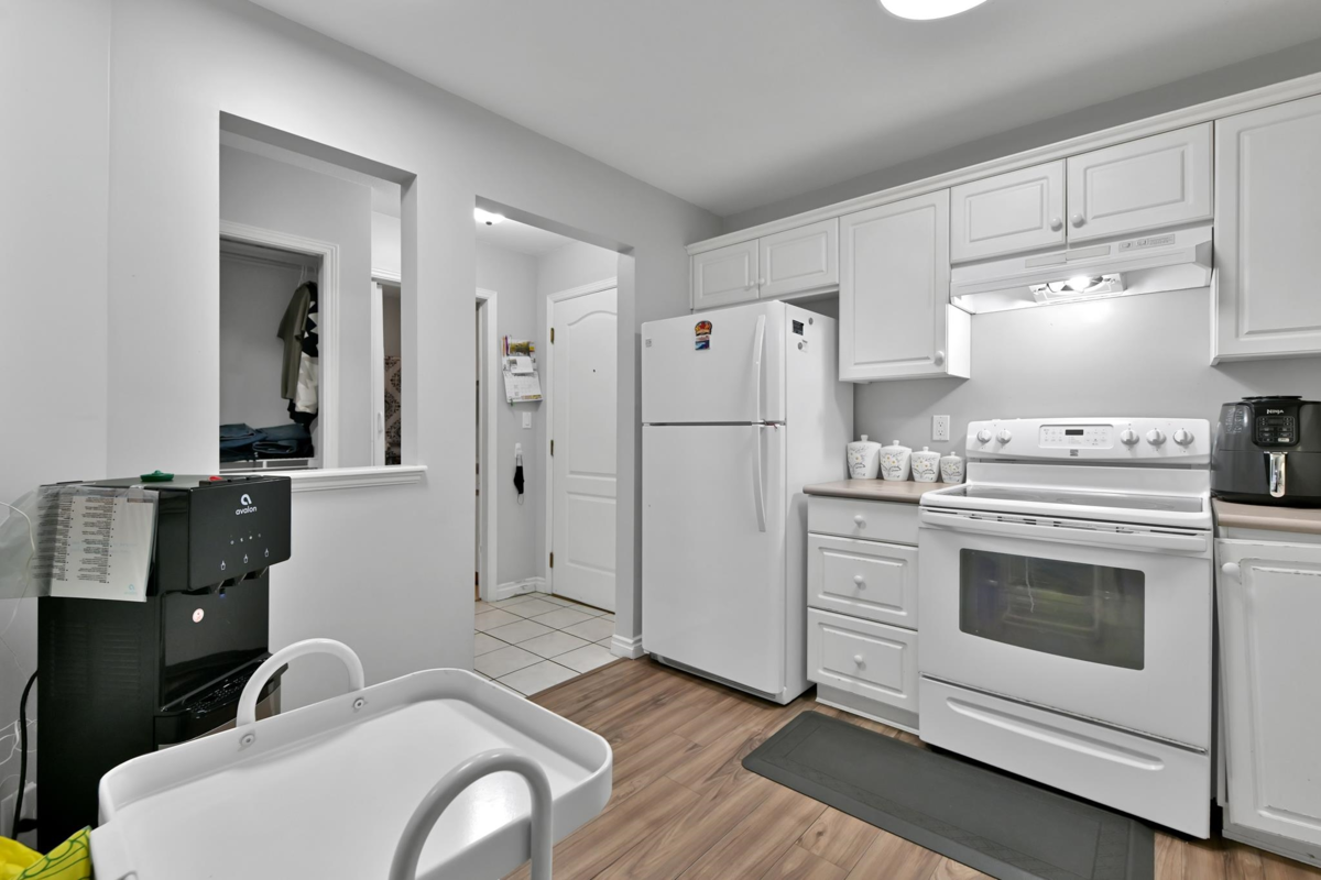 Mudroom Photo of 306 32075 George Ferguson Way, Abbotsford, BC