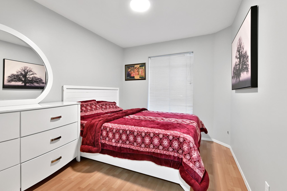 Primary Bathroom Photo of 306 32075 George Ferguson Way, Abbotsford, BC