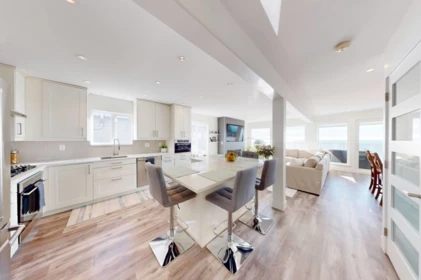 Breakfast Nook Photo of 15373 Victoria Avenue, White Rock, BC