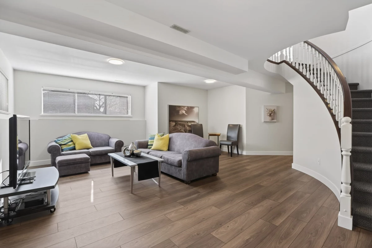 Swimming Pool Photo of 98 Linden Court, Port Moody, BC